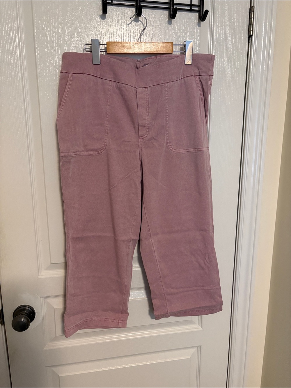 Women's Pink Capris
